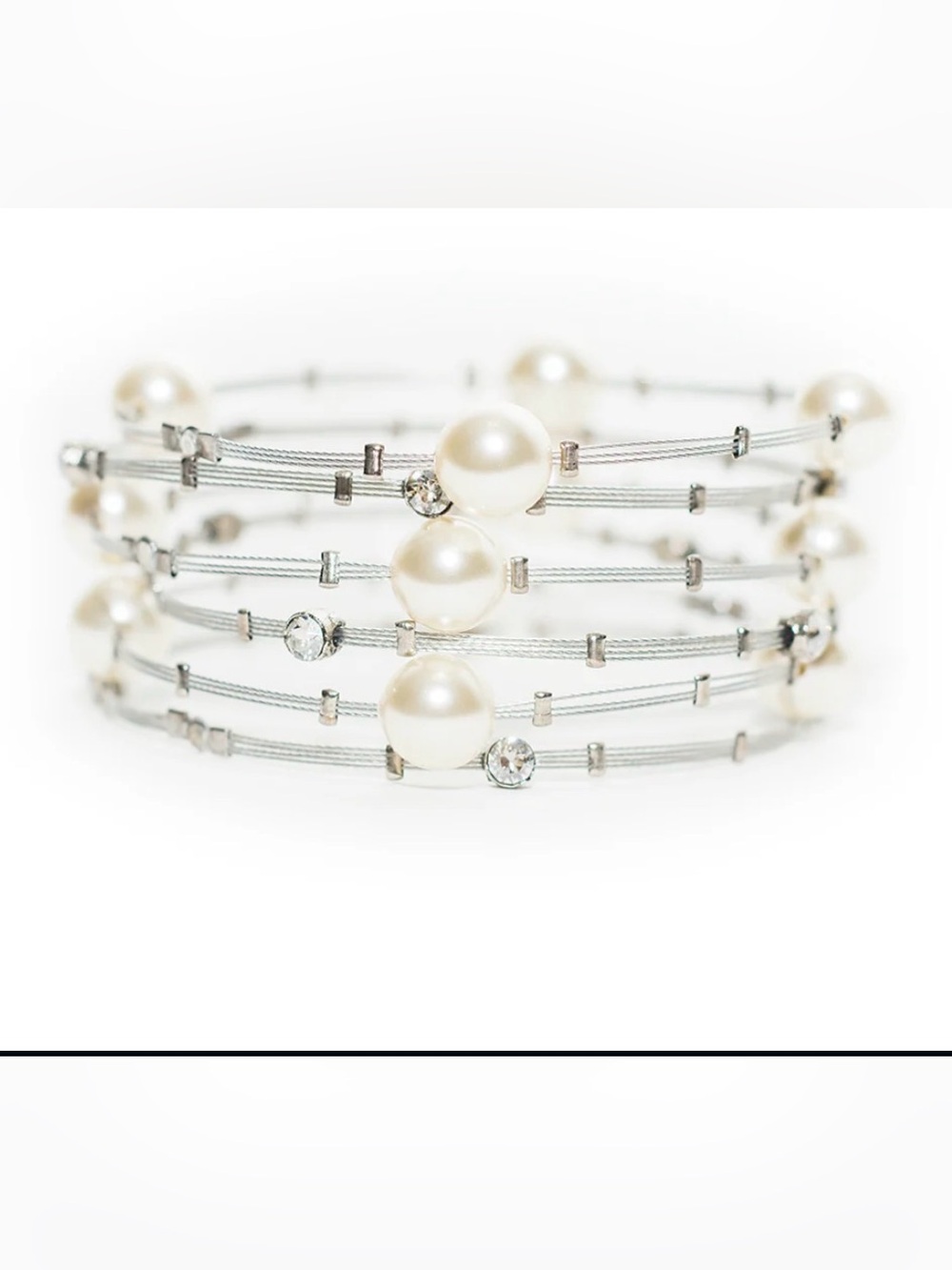 Seasonal Whispers Love Pearl Bracelet
Clear / White / Silver EUC